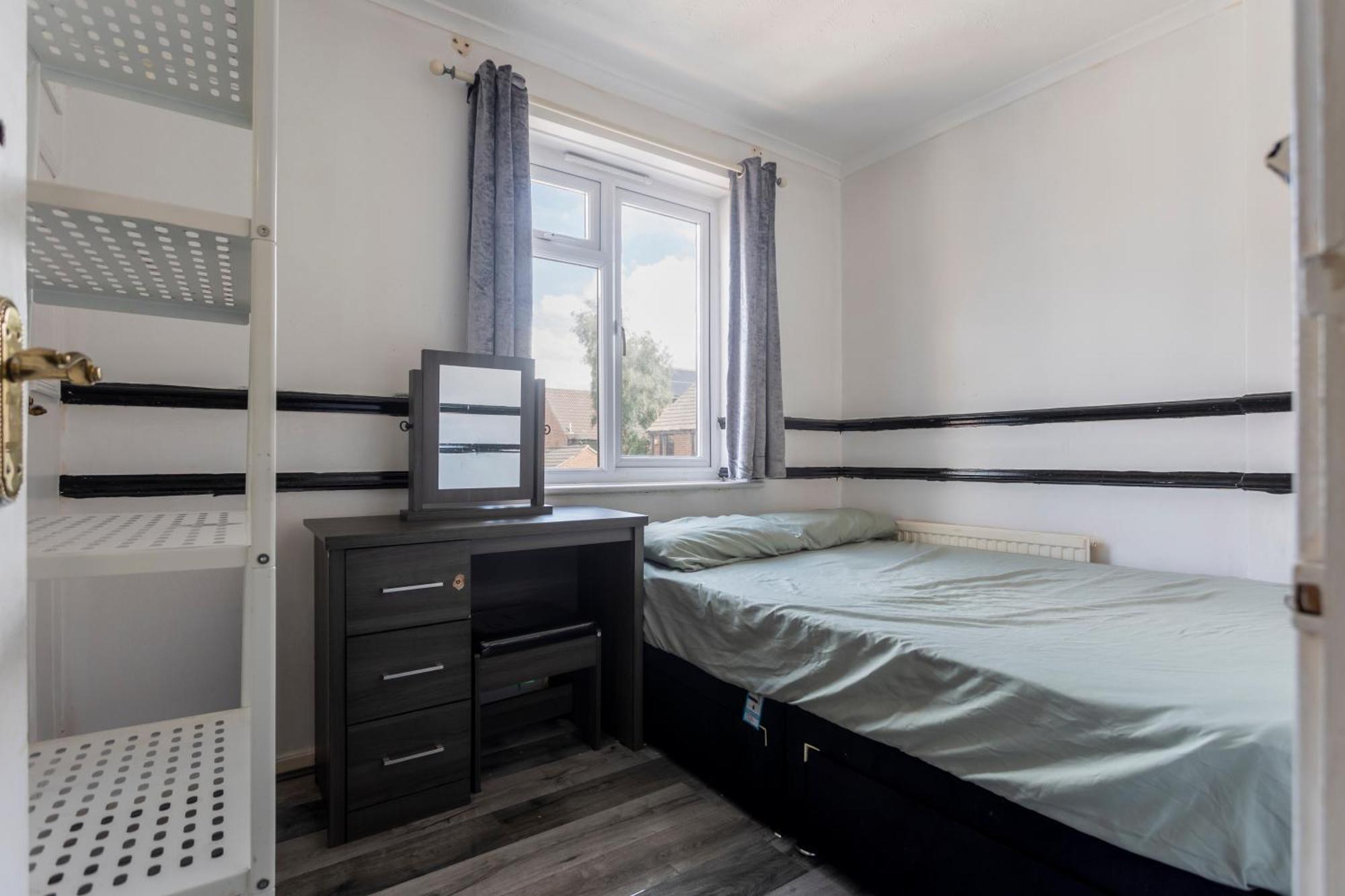 Cosy By Excel Centre & Airport Apartment London