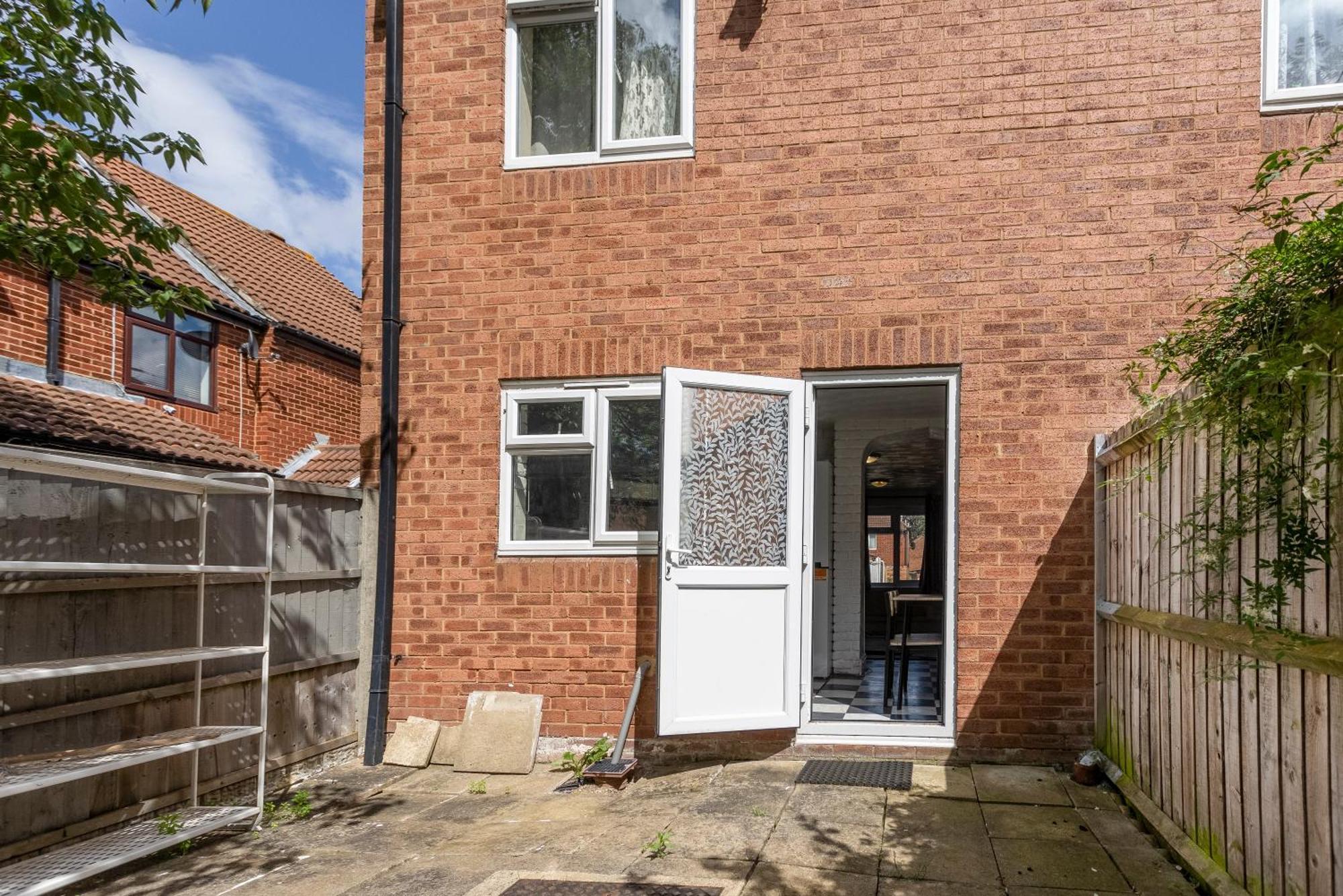 Cosy By Excel Centre & Airport Apartment *